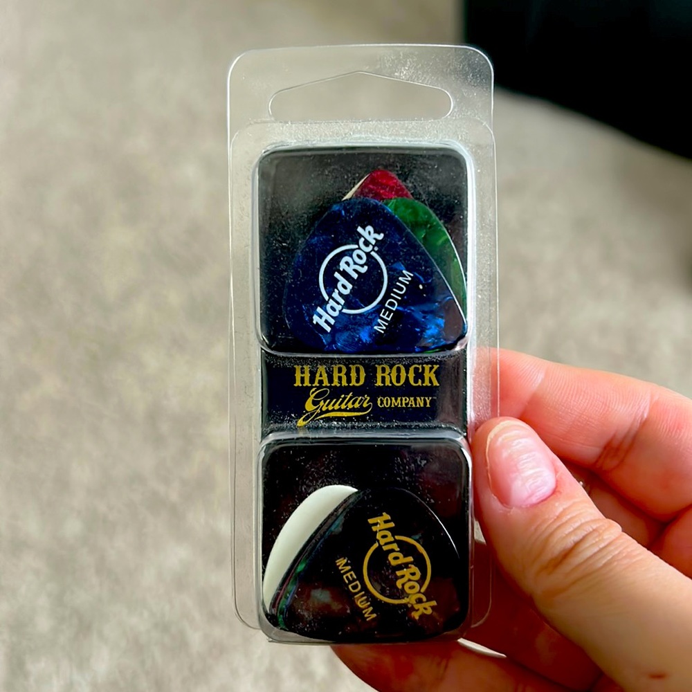 Set of 12 Hard Rock guitar company picks